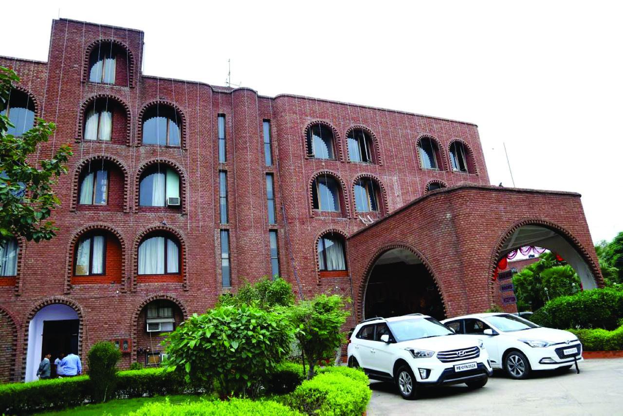 Magsons Resorts Vrindavan Kosi Екстер'єр фото